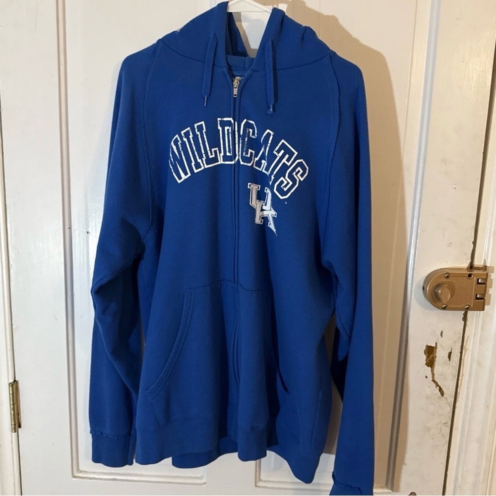 UK zip Up Hoodie Size L  NCAA Distressed Logo. Excellent Condition